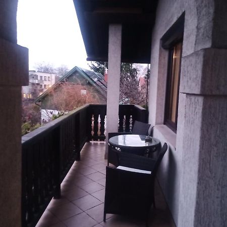 Pokoj W Domu Z Duzym Ogrodem Cracovie Extérieur photo