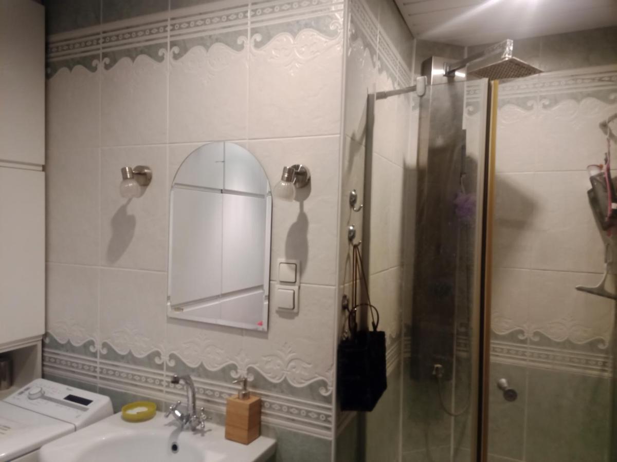Pokoj W Domu Z Duzym Ogrodem Cracovie Extérieur photo