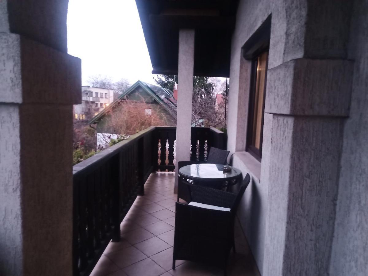 Pokoj W Domu Z Duzym Ogrodem Cracovie Extérieur photo