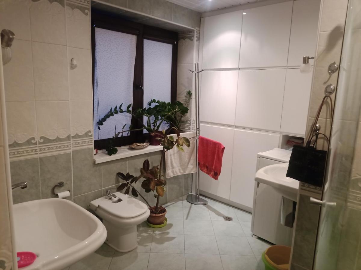 Pokoj W Domu Z Duzym Ogrodem Cracovie Extérieur photo