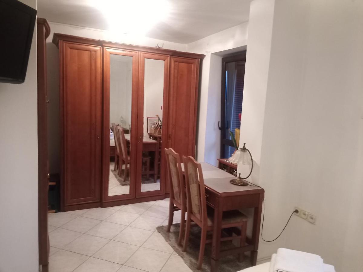Pokoj W Domu Z Duzym Ogrodem Cracovie Extérieur photo