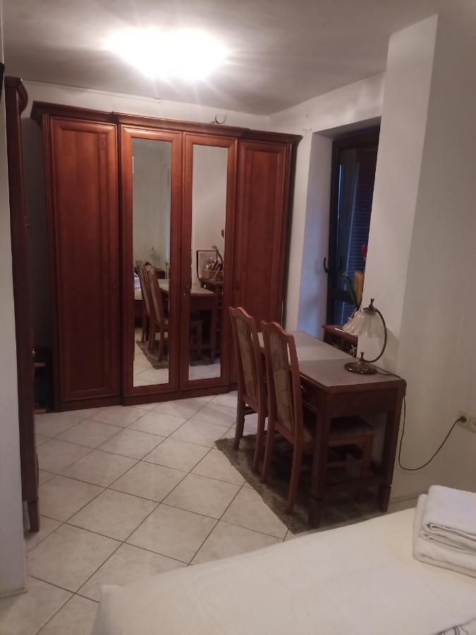Pokoj W Domu Z Duzym Ogrodem Cracovie Extérieur photo